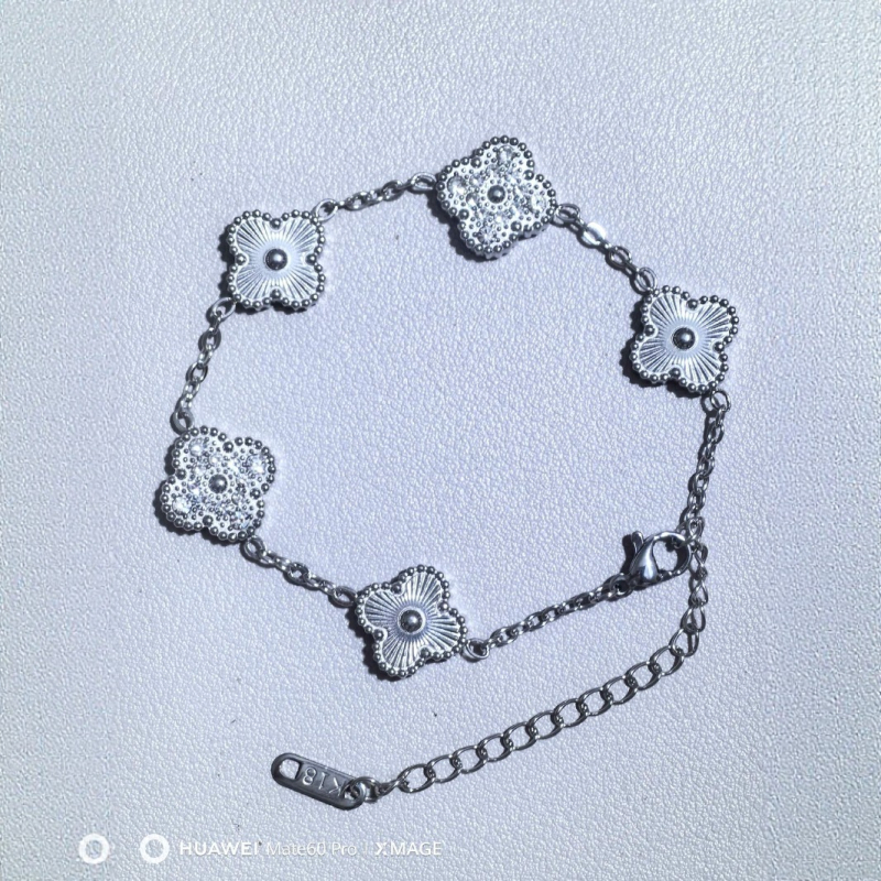 Brățară din oțel de titan – motiv flori și frunze, ciucuri placate cu aur, stil natural unisex