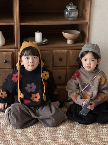 Dječji džemper u japanskom stilu, akrilni pleteni materijal, okrugli izrez i dugi rukavi.