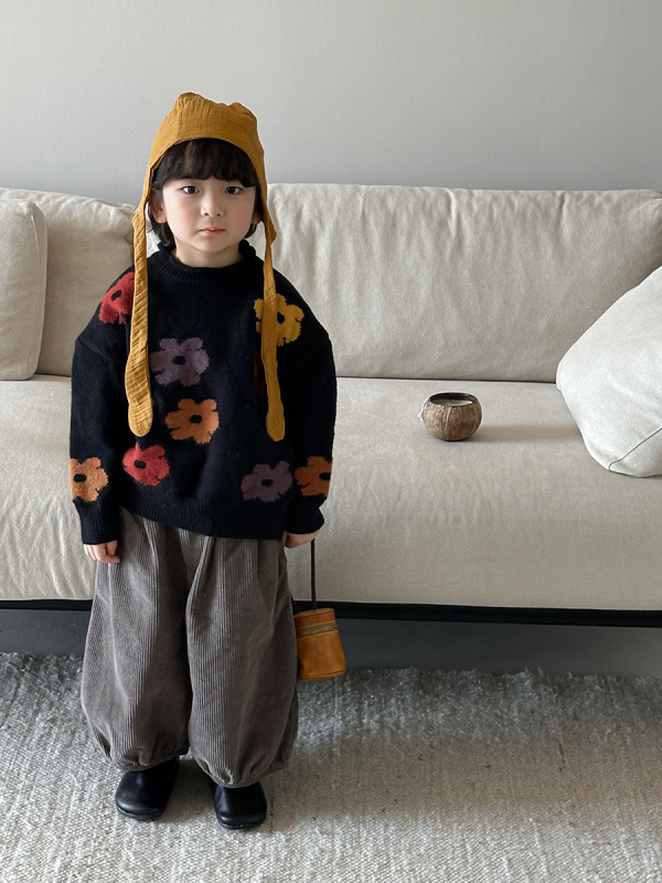 Dječji džemper u japanskom stilu, akrilni pleteni materijal, okrugli izrez i dugi rukavi.