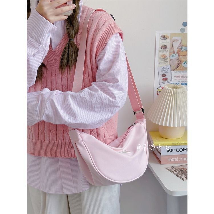 Geantă dumpling, stil unisex, poliester, căptușeală nylon, lansare primăvara 2025