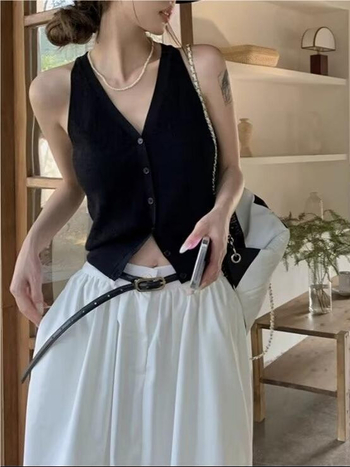 Dámsky bezrukovový kardigánový vest s V výstrihom – elegantný štýl, úzky strih, krátka dĺžka 40–50 cm, polyester