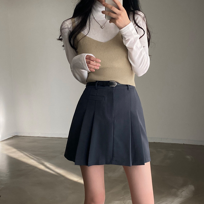 Ženski kratki pleteni top s V izrezom, uski kroj, akrilno vlakno 95%+, fiksirane naramenice