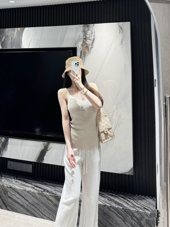 Camisol tricotat, slim-fit, decolteu în V, lână 95%+