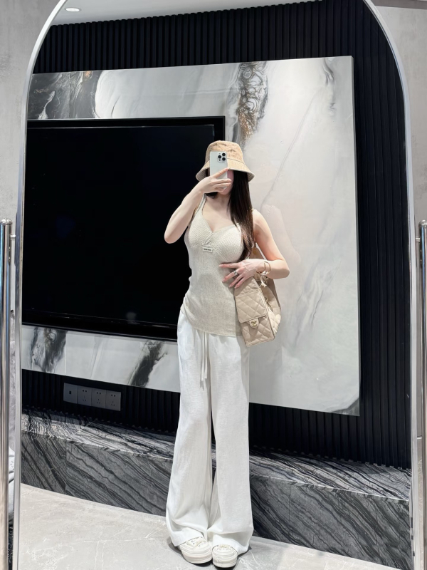 Camisol tricotat, slim-fit, decolteu în V, lână 95%+