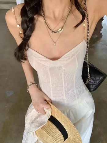 Set damă: cardigan tricotat cu buline şi camisol din dantelă cu mărgele — poliester 95%+, lungime scurtă 40–50 cm, culoare solidă, elasticitate micro-bounce