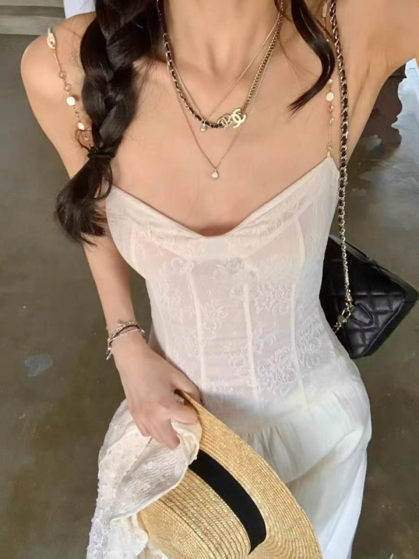 Set damă: cardigan tricotat cu buline şi camisol din dantelă cu mărgele — poliester 95%+, lungime scurtă 40–50 cm, culoare solidă, elasticitate micro-bounce