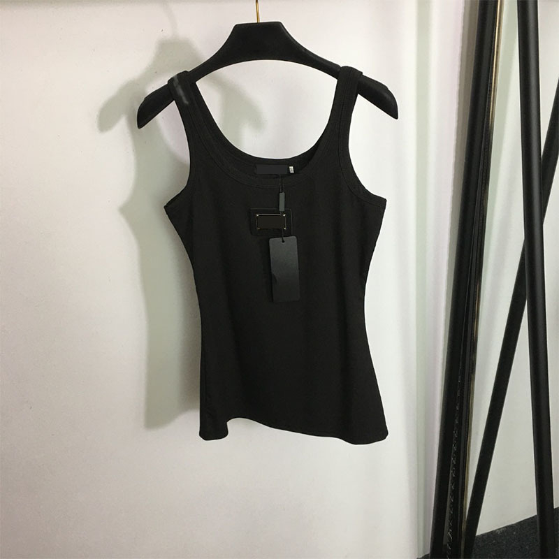 Camisolă de damă cu decor logo metalic și textură cu dungi; material principal: bumbac 70–80%, microelasticitate, bretele duble