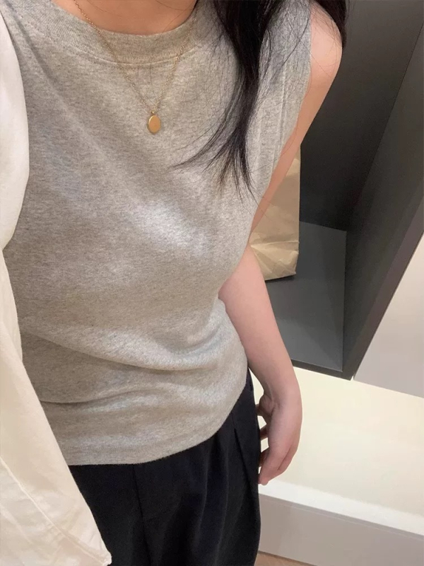 Top de damă din bumbac, guler rotund, fără mâneci, croială slim, lungime medie (bumbac; guler rotund; fără mâneci; croială slim; lungime medie)