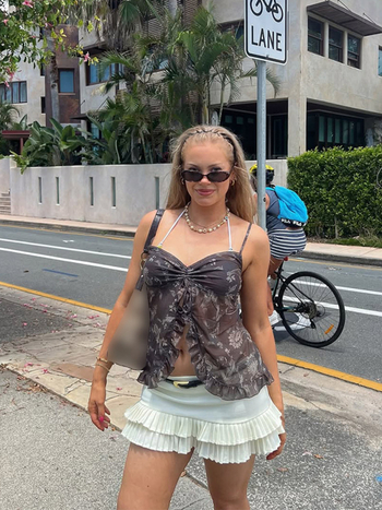 Top cropped imprimat cu model, decolteu în V, bretele neregulate, mâneci lungi, poliester