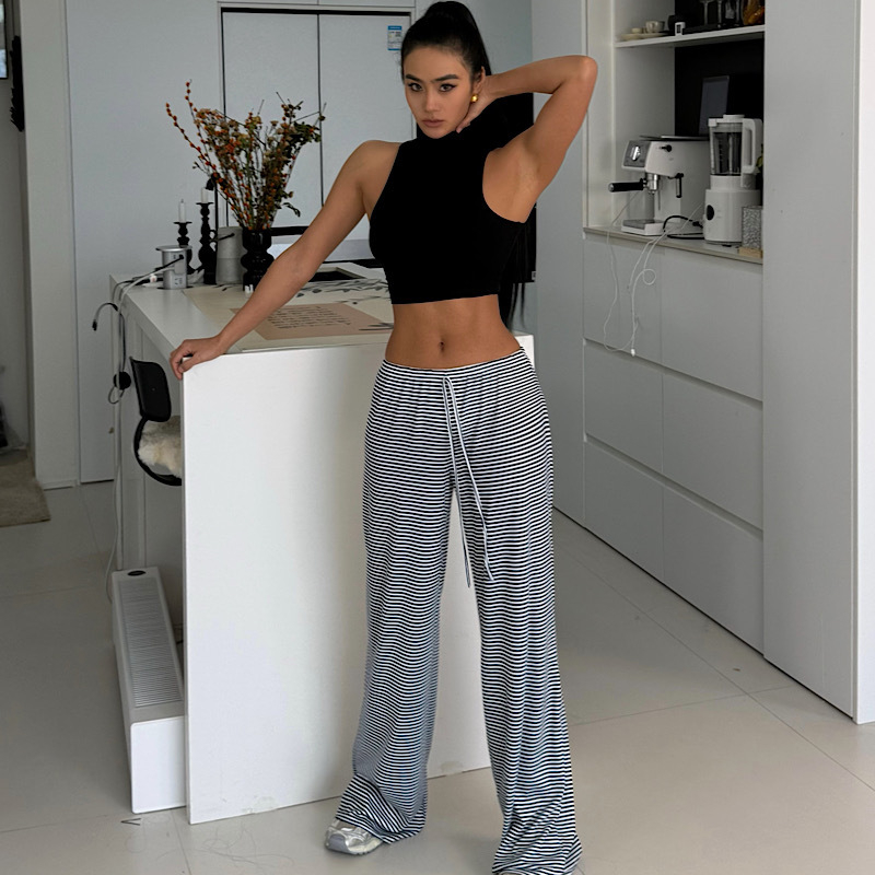 Top crop fără bretele pentru femei – Slim fit, lungime ultra scurtă, bumbac 90–95%, model solid