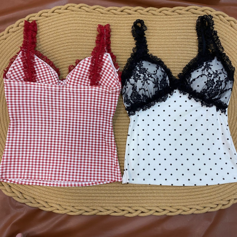 Csipkés pöttyös kamizsol, pamutanyag, V-nyakú, nyári top mellpárnával