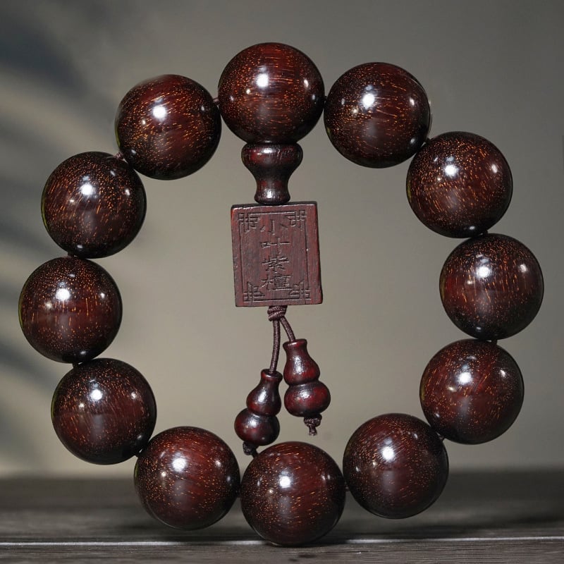 Brățară cu mărgele Buddha din lemn de santal roșu cu frunză mică și lemn de santal roșu african, etichetă pătrată și accente în formă de dovleac, stil etnic, Feather brand, finisaj lustruit