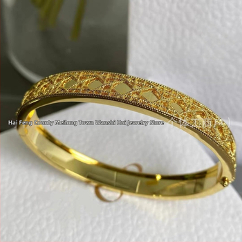 Brățară cu model romb din ratan și bandă răsucită, gol; finisaj V gold; electroplacare; Origine Shantou; Lansare vară 2025; Stil lux lejer