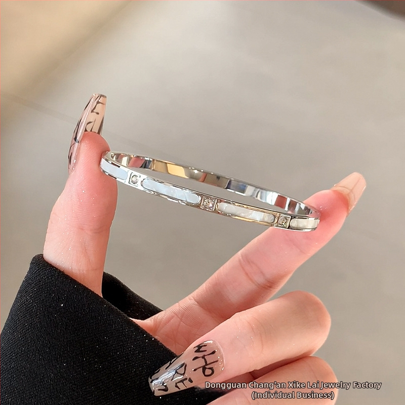 Brățară pentru femei din oțel de titan, design cu segmente de bambus — bandă rotundă minimalistă, lux ușor, lansare vară 2024