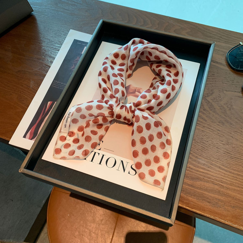 Kvadratinė šalikas su taškuotu raštu, 100% poliesteris, vasara 2025