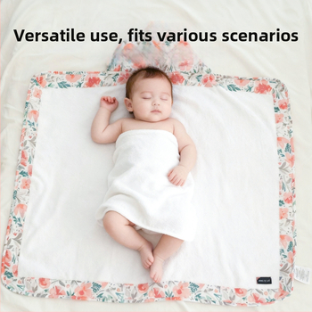 Prosop de baie pentru copii cu glugă – 100% bumbac, model floral, potrivit pentru copii 1–3 ani, colecția iarnă 2025