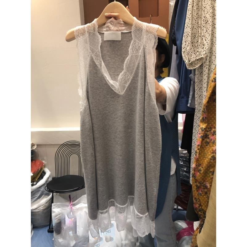 Top fără mâneci cu dantelă la margine și decolteu în V, bretele detașabile, poliester