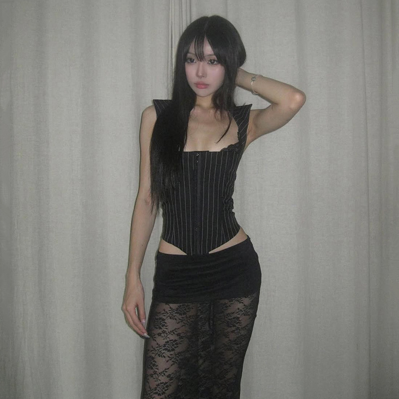 Halternyakú top, nyitott hát, szűk szabás, poliészter, tavasz 2025