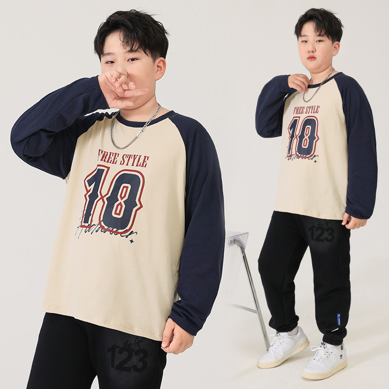 Fiúknak szóló hosszú ujjú pamut felső, laza stílusban, tavasz–őszre, közepes és nagy testmagasságú gyermekeknek (8+ év, 140 cm+), 99% pamut.