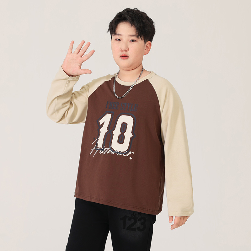 Fiúknak szóló hosszú ujjú pamut felső, laza stílusban, tavasz–őszre, közepes és nagy testmagasságú gyermekeknek (8+ év, 140 cm+), 99% pamut.