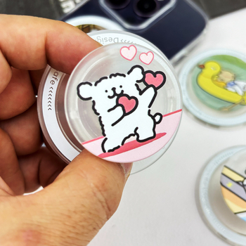 Snap-on držiak na telefón s témou šteniatka — karikatúrny štýl, MagSafe magnetické prichytenie, model CP01, plast, prispôsobiteľný