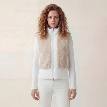 Geacă de damă 3‑în‑1 cu glugă, scurtă, set ski din două piese, iarnă 2025. Umplutură: puf de gâscă alb; Conținut puf: 90–95%; Umplire puf: 201–300 g; Material principal: poliester; Țesătură: modal; Glugă; Lungime: 50–65 cm; Fermoar