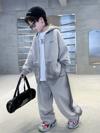 Fiúknak szóló koreai stílusú kapucnis két darabos öltözet tavasz–ősz, 90% pamut