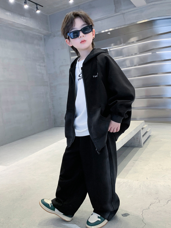 Fiúknak szóló koreai stílusú kapucnis két darabos öltözet tavasz–ősz, 90% pamut