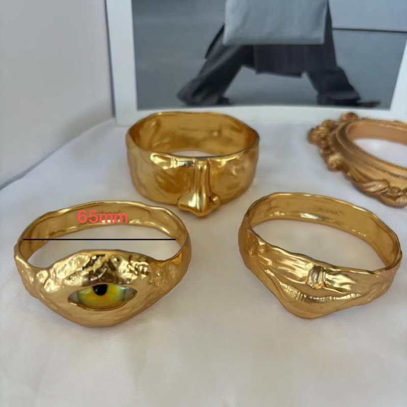 Schiaparelli pet serija slagane bakrene narukvice, šifra R-s2058, ljeto 2025, jedinstven stil