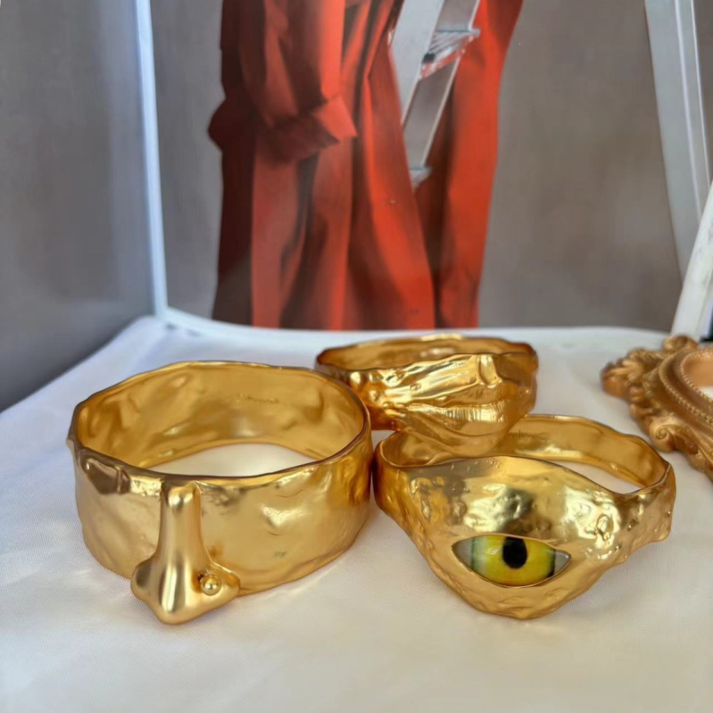 Schiaparelli pet serija slagane bakrene narukvice, šifra R-s2058, ljeto 2025, jedinstven stil