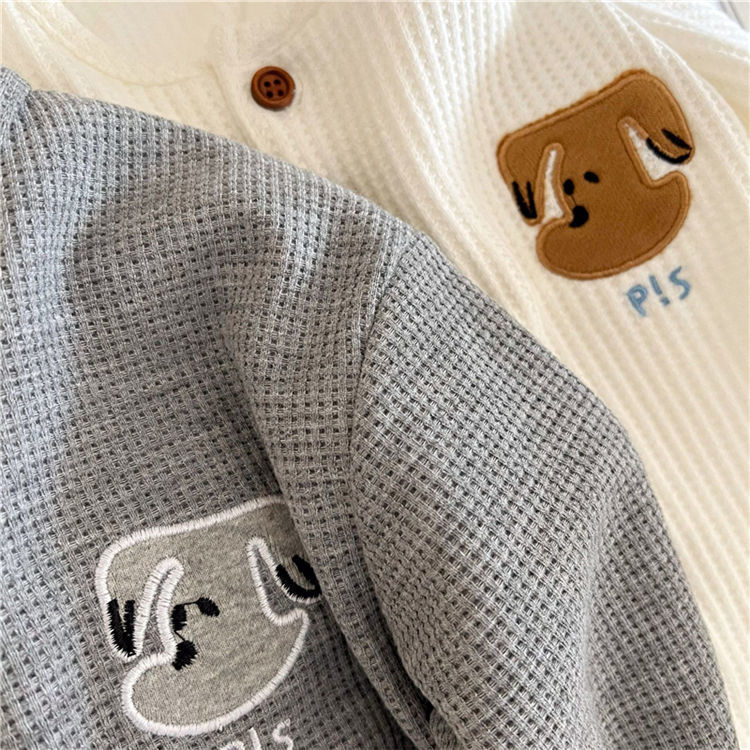Tricou pentru copii cu mânecă lungă, guler rotund, din material tip waffles, broderie cu personaje, 70% poliester, potrivit pentru vârstele 1-8 ani, primăvară și toamnă.