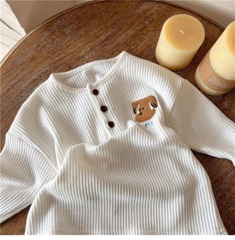 Tricou pentru copii cu mânecă lungă, guler rotund, din material tip waffles, broderie cu personaje, 70% poliester, potrivit pentru vârstele 1-8 ani, primăvară și toamnă.