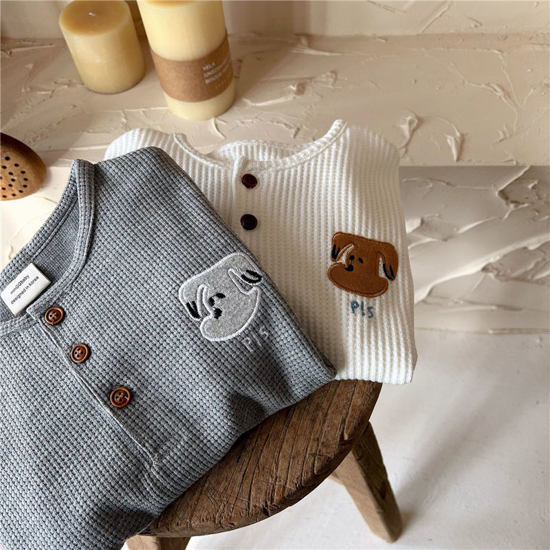 Tricou pentru copii cu mânecă lungă, guler rotund, din material tip waffles, broderie cu personaje, 70% poliester, potrivit pentru vârstele 1-8 ani, primăvară și toamnă.