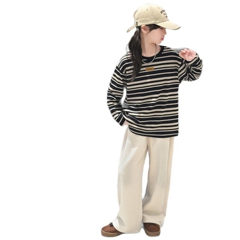 Dječji dvodijelni set za djevojčice: majica s dugim rukavima s prugastim uzorkom i šivanom osmijehom te široke hlače; mješavina pamuka 75% pamuk, mekan dodir