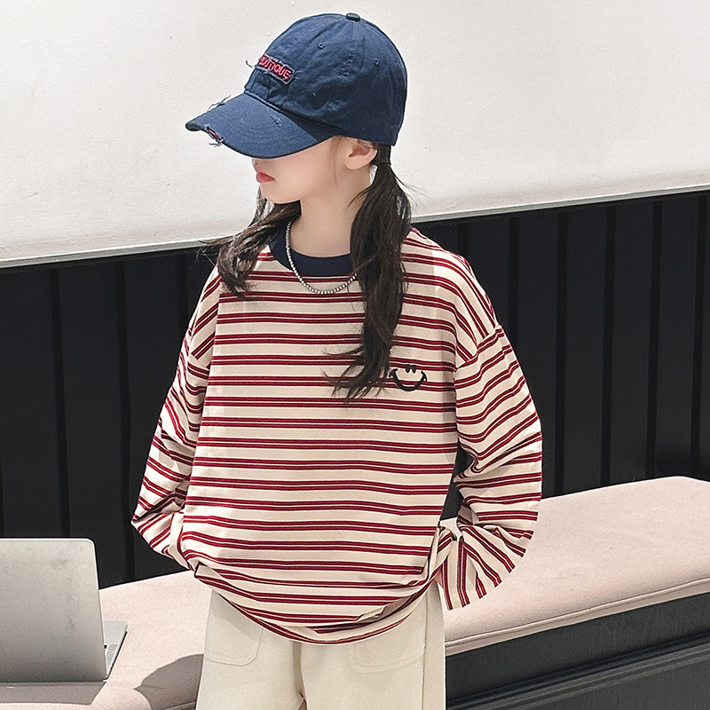 Dječji dvodijelni set za djevojčice: majica s dugim rukavima s prugastim uzorkom i šivanom osmijehom te široke hlače; mješavina pamuka 75% pamuk, mekan dodir