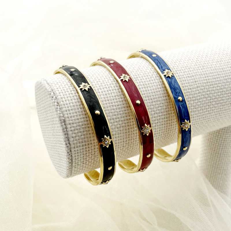 Brățară din oțel inoxidabil placat cu aur 18K, stea cu opt colțuri încrustată cu diamante, email cu efect picurare, reglabilă, deschisă, greutate aproximativ 12 g