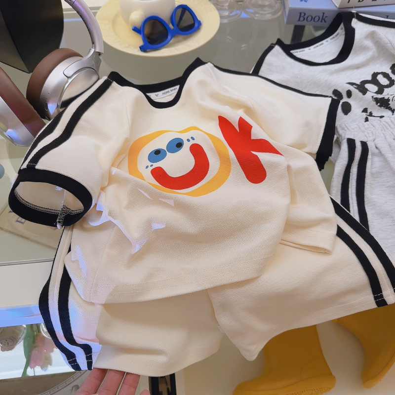 Unisex dječji dvodjelni sportski set od piqué pamuka s bočnim prugama, gornji dio s kratkim rukavima i šorcevi, mekan materijal koji odvodi vlagu, uzorak životinja/crtež