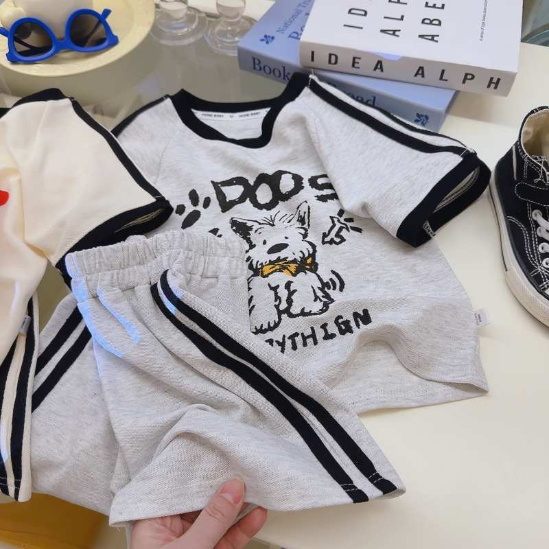 Unisex dječji dvodjelni sportski set od piqué pamuka s bočnim prugama, gornji dio s kratkim rukavima i šorcevi, mekan materijal koji odvodi vlagu, uzorak životinja/crtež