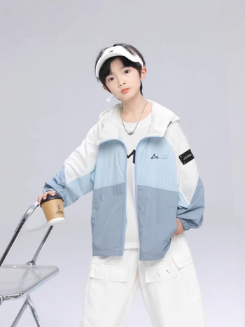 Jachetă de protecție solară pentru băieți – ultra-ușoară, exterior din nylon cu căptușeală nylon, glugă, primăvara 2025, 200 g, potrivită pentru copii peste 8 ani (peste 140 cm)