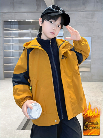 Három az egyben levehető fleece béléses fiúkabát, 2025 őszi-téli szezon, két részes készlet, kapucnival, vízálló 5000 mm / lélegző 5000 mm, 100% poliészter, 7–12 év