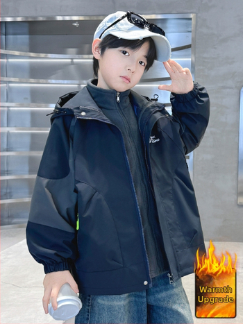 Három az egyben levehető fleece béléses fiúkabát, 2025 őszi-téli szezon, két részes készlet, kapucnival, vízálló 5000 mm / lélegző 5000 mm, 100% poliészter, 7–12 év