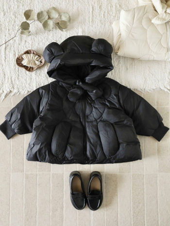 Jachetă de iarnă pentru copii, stil coreean, umplutură din puf de rață alb, conținut de puf 50–55%, lungime medie, cu glugă (Iarnă 2025)