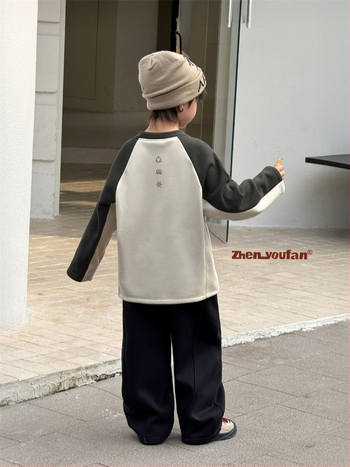 Tricou termic de bază pentru băieți, țesătură Derong, mâneci lungi, guler rotund, iarnă 2025, căldură groasă, 95,9% poliester, 4,1% spandex