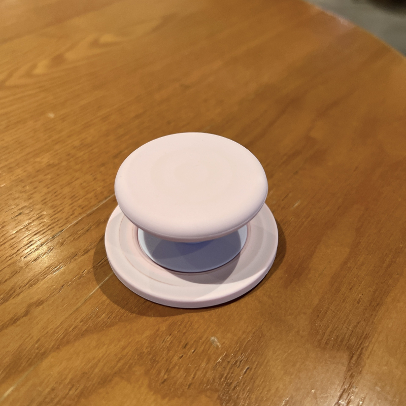 Tālruņa turētājs ar viļņu raksta disku dizainu, 360° griešanās, magnētiska piesaide visiem tālruņiem, silikona gaisa spilvens, konstrukcija no akrila + TPU + magnēts