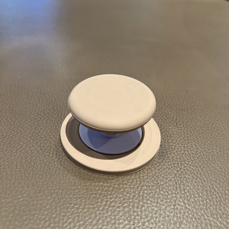 Tālruņa turētājs ar viļņu raksta disku dizainu, 360° griešanās, magnētiska piesaide visiem tālruņiem, silikona gaisa spilvens, konstrukcija no akrila + TPU + magnēts