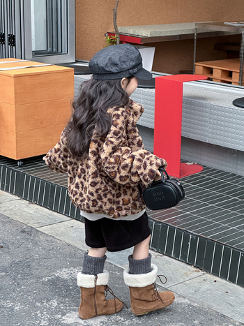 Dječji zimski kaput za djevojčice s leopard uzorkom, sa stojećim ovratnikom