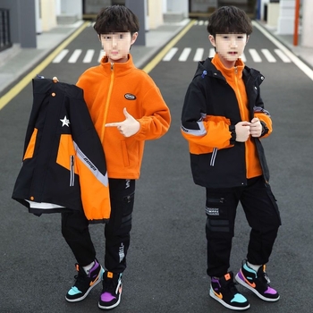 Zēnu jaka - rudens-ziemas sezonai, bieza flīses oderē, noņemama, pret vēju, vecākiem bērniem