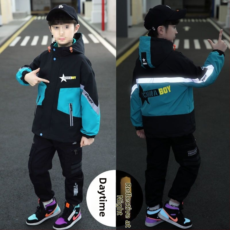 Zēnu jaka - rudens-ziemas sezonai, bieza flīses oderē, noņemama, pret vēju, vecākiem bērniem