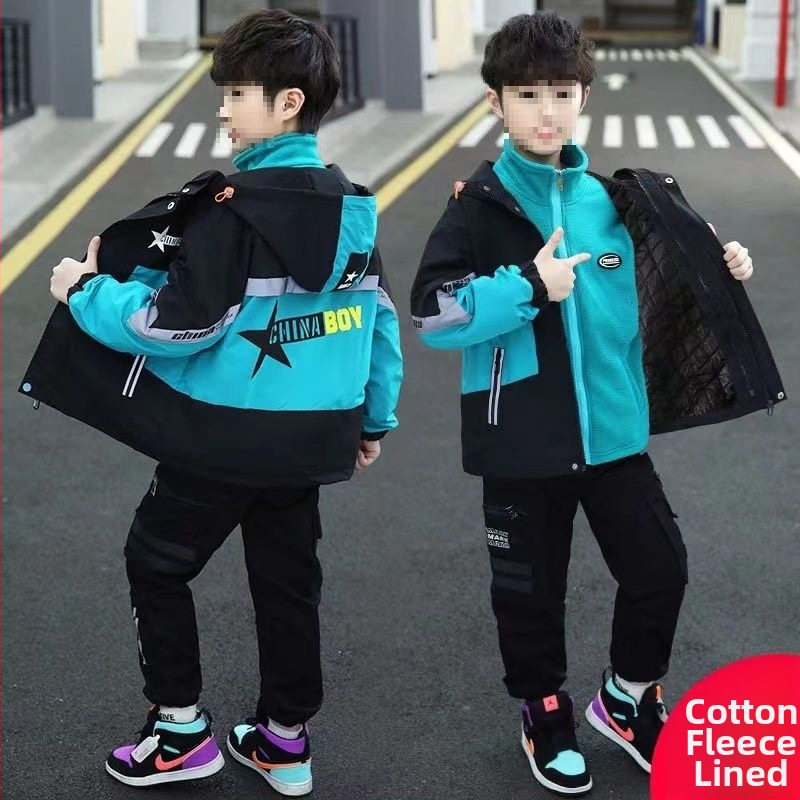 Zēnu jaka - rudens-ziemas sezonai, bieza flīses oderē, noņemama, pret vēju, vecākiem bērniem