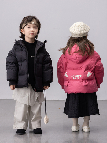 Geacă de iarnă pentru copii, cu glugă fixă, exterior nylon, căptușeală poliester, fermoar, imprimeu desen animat